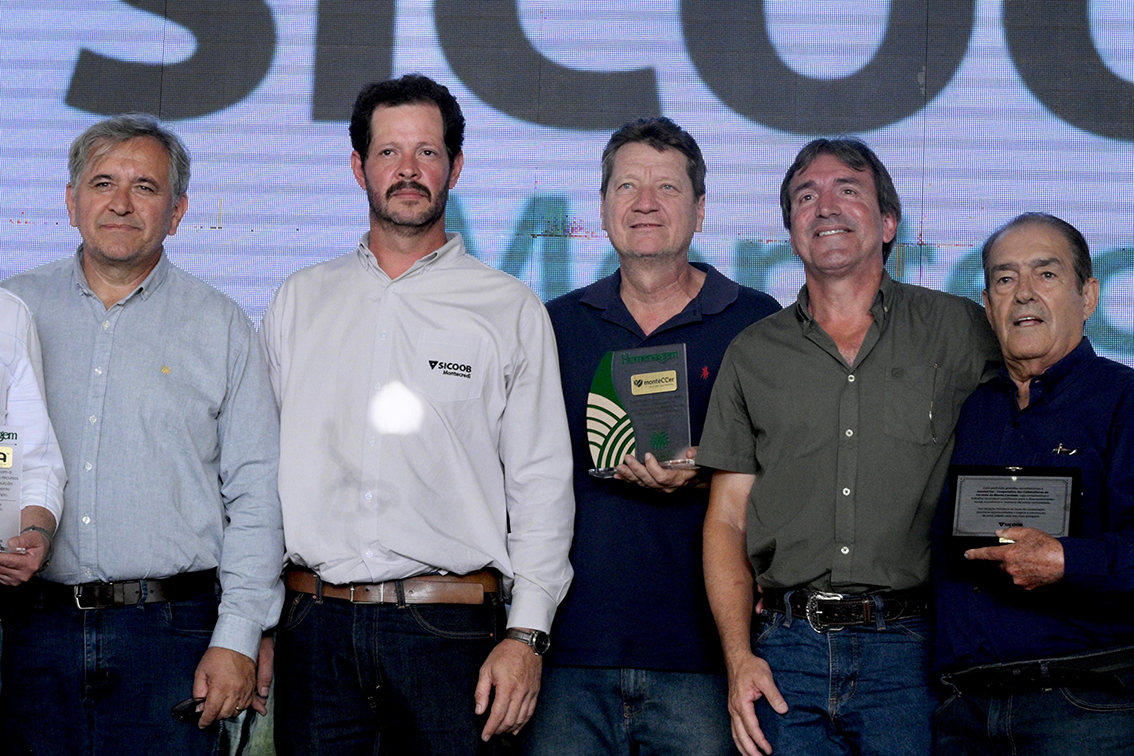 monteCCer é homenageada pelo Sindicato Rural de Monte Carmelo durante o almoço do produtor